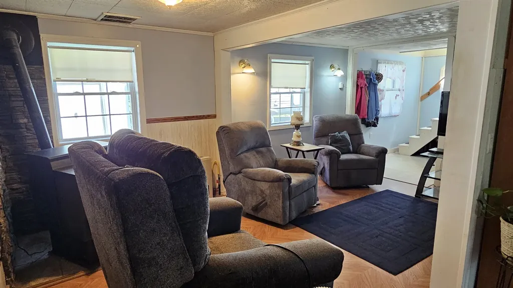 22 Gena Avenue Derry NH 03038