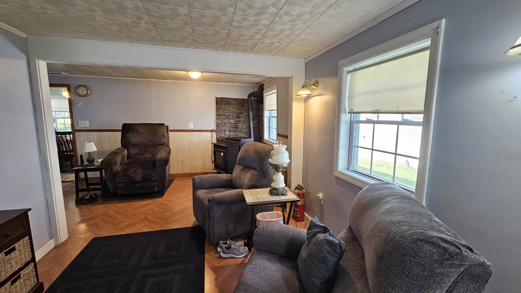 22 Gena Avenue Derry NH 03038