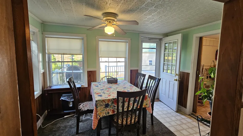 22 Gena Avenue Derry NH 03038