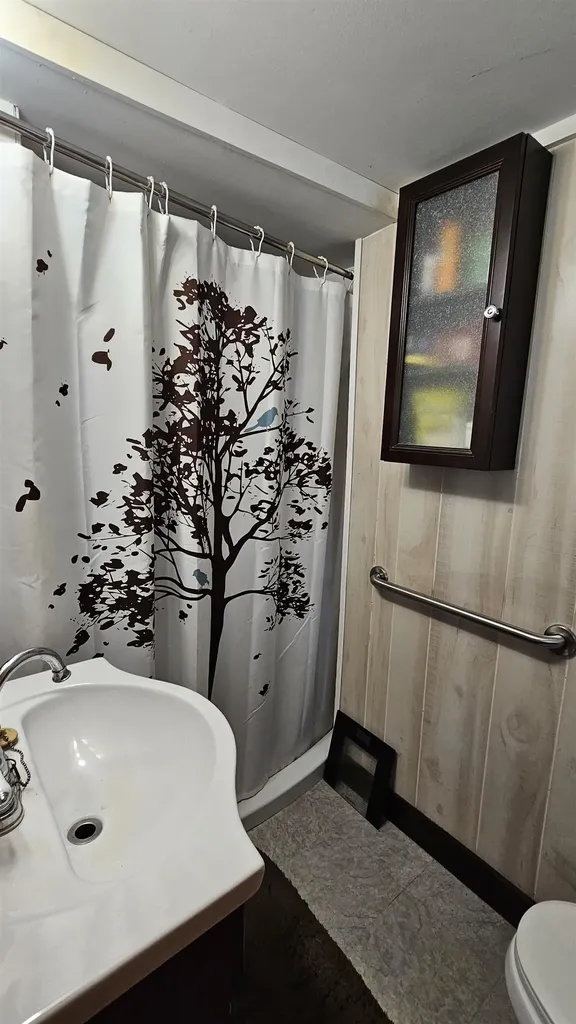 22 Gena Avenue Derry NH 03038