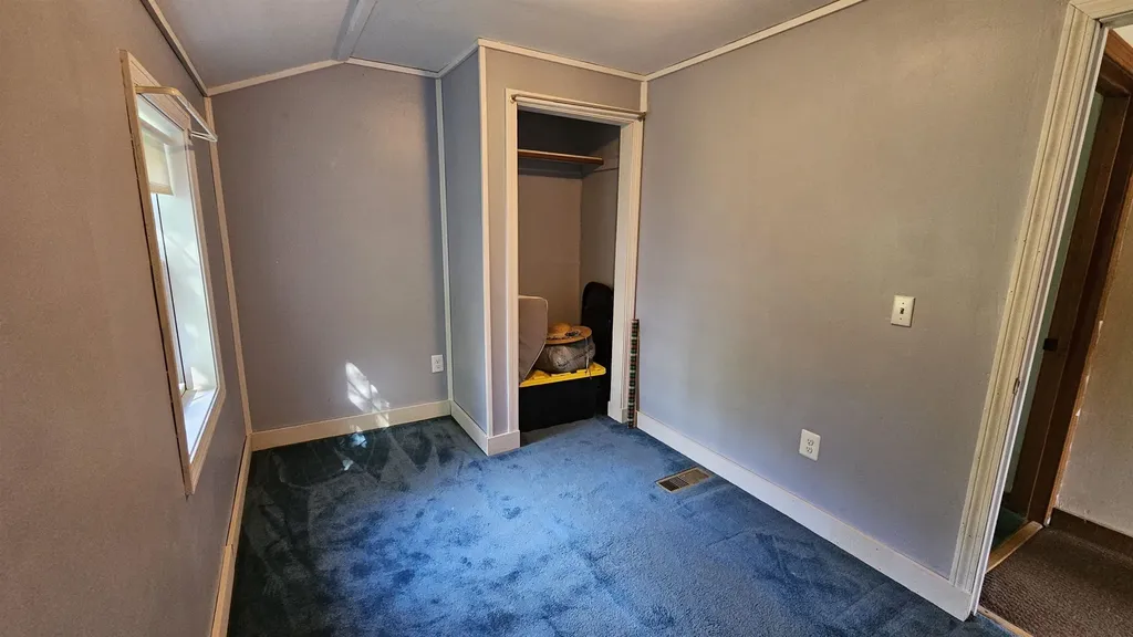 22 Gena Avenue Derry NH 03038