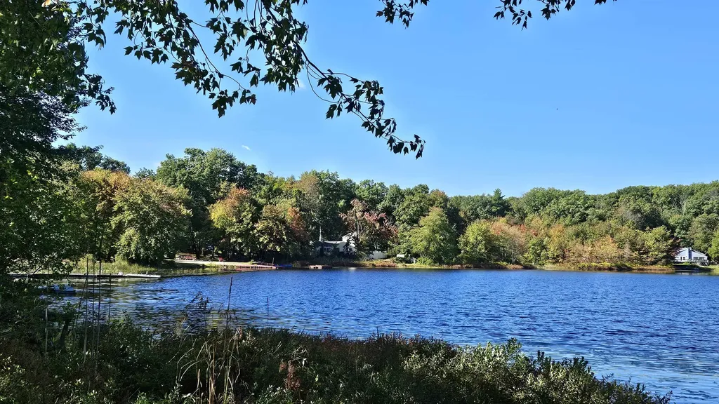 22 Gena Avenue Derry NH 03038