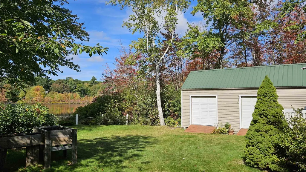 22 Gena Avenue Derry NH 03038