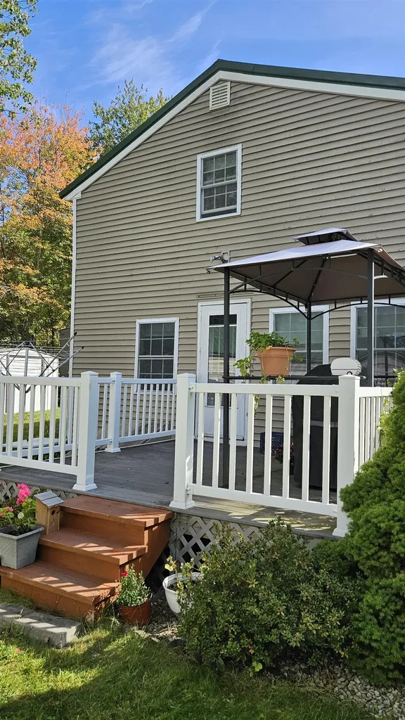 22 Gena Avenue Derry NH 03038