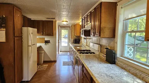 22 Gena Avenue Derry NH 03038