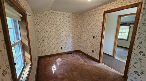 22 Gena Avenue Derry NH 03038