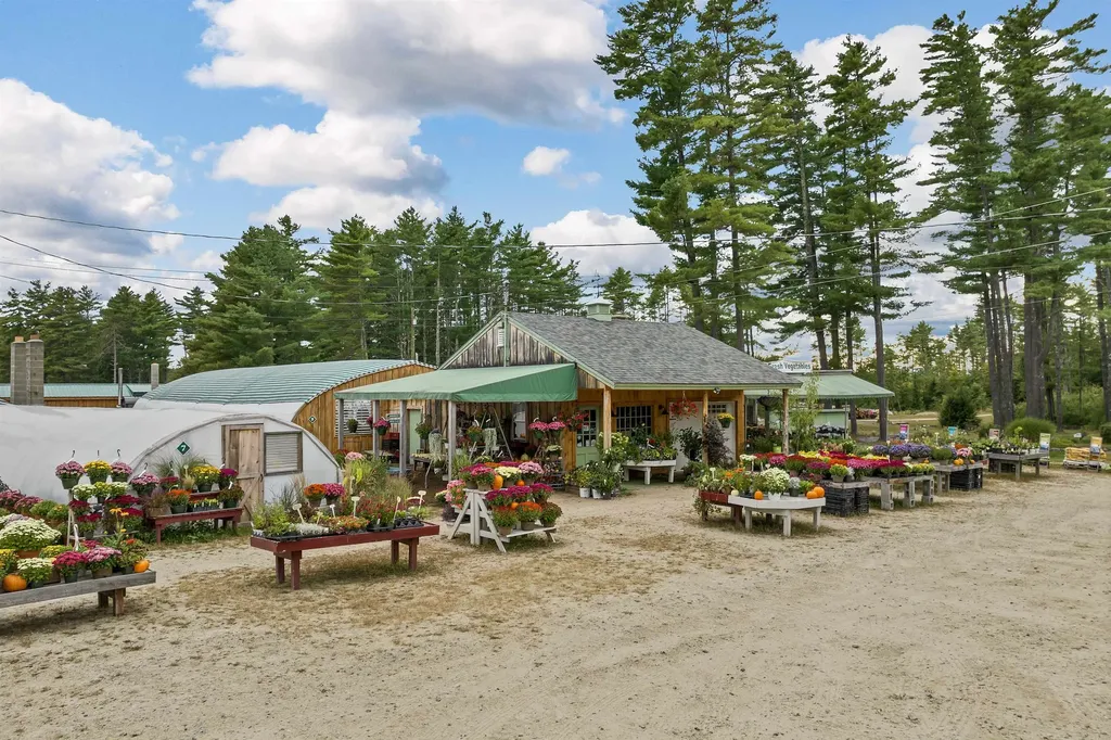 252 Middle Road Tuftonboro NH 03816