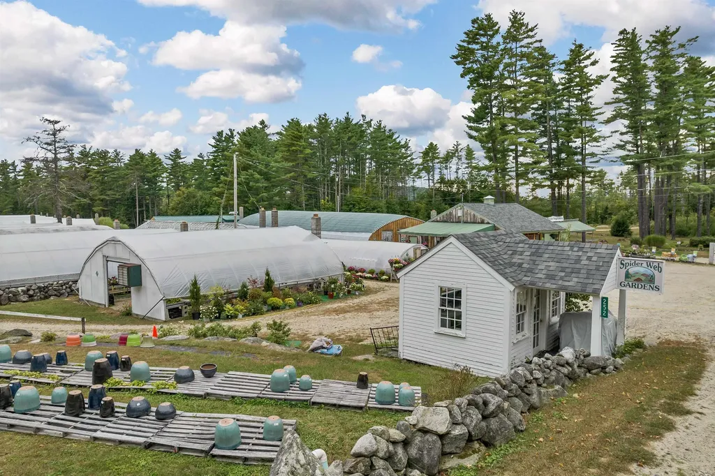 252 Middle Road Tuftonboro NH 03816