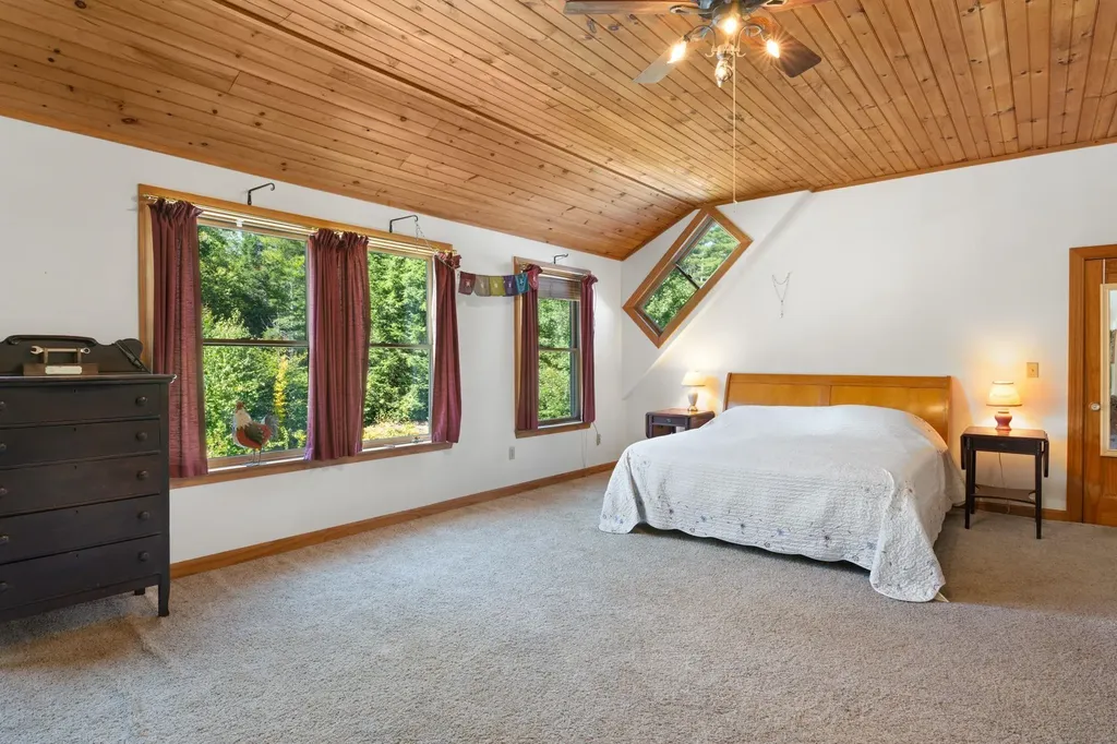 60 Moonlight Lane Brattleboro VT 05301