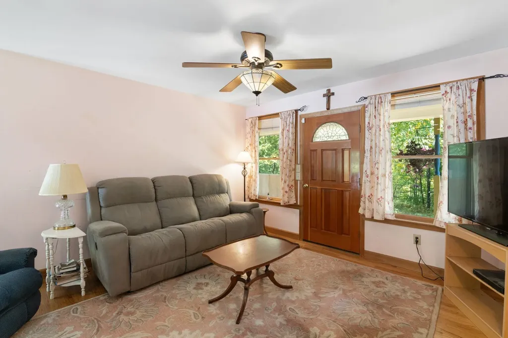 60 Moonlight Lane Brattleboro VT 05301