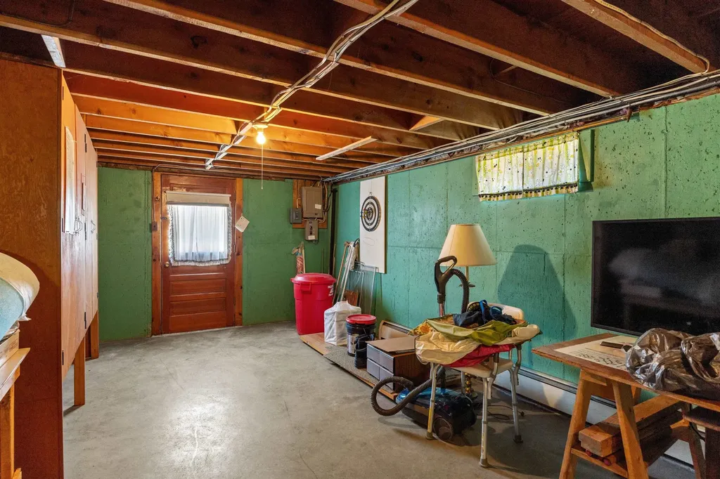 1 Renarl Avenue Pembroke NH 03275