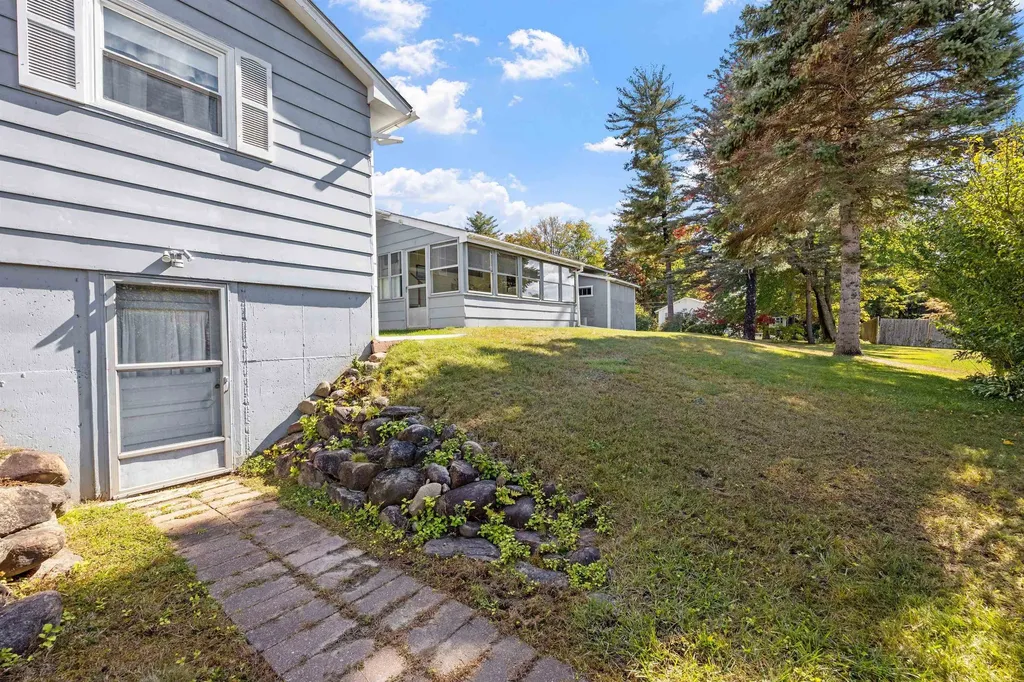 1 Renarl Avenue Pembroke NH 03275