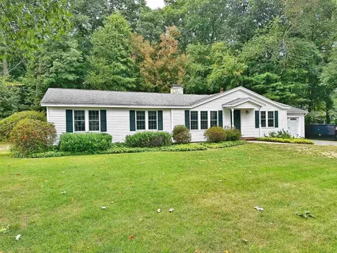 16 Meadowfox Road North Hampton NH 03862