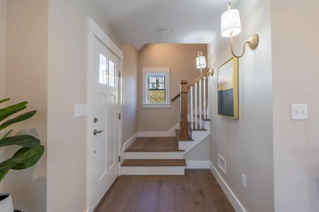 35 Hemlock Way Portsmouth NH 03801