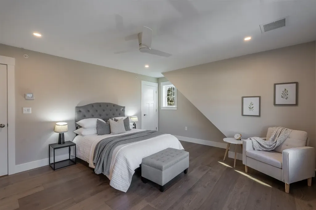 35 Hemlock Way Portsmouth NH 03801