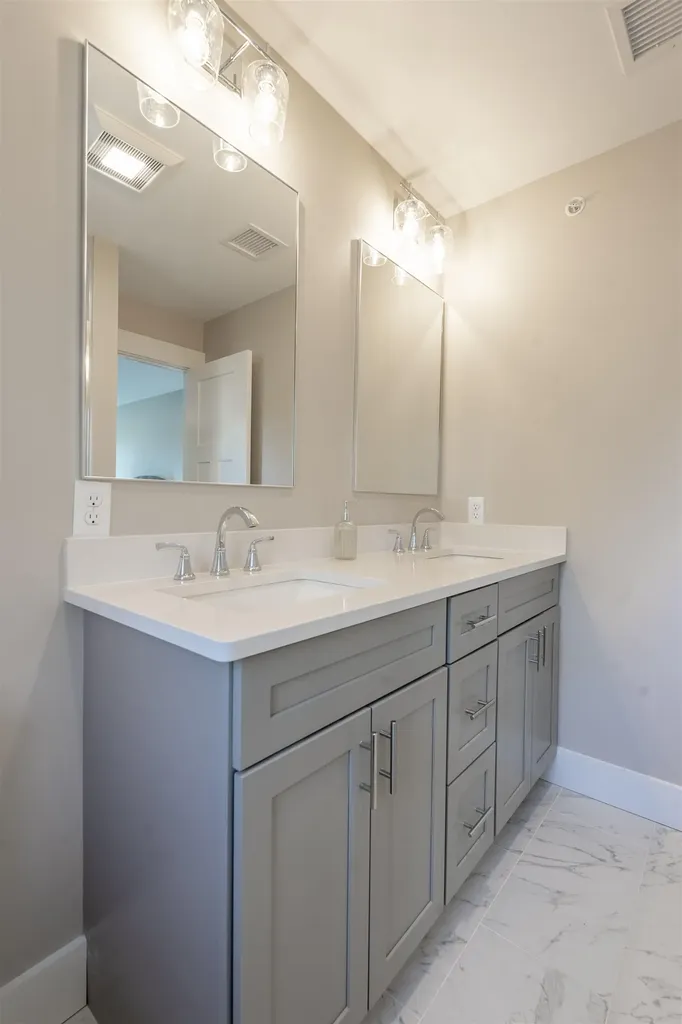 35 Hemlock Way Portsmouth NH 03801