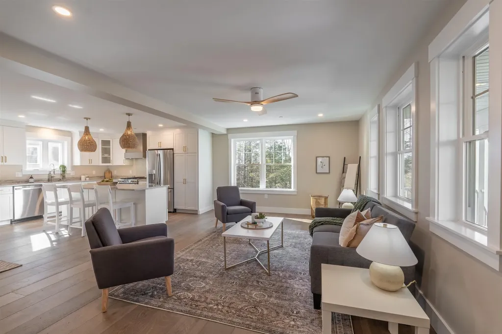 35 Hemlock Way Portsmouth NH 03801
