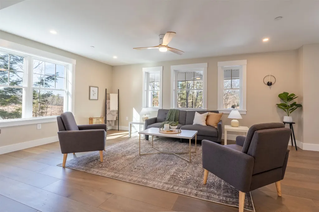 35 Hemlock Way Portsmouth NH 03801