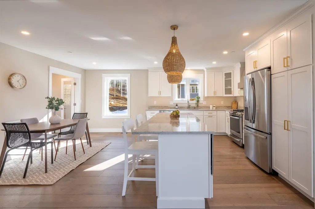 35 Hemlock Way Portsmouth NH 03801