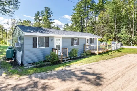 84 W Shore Drive Raymond NH 03077