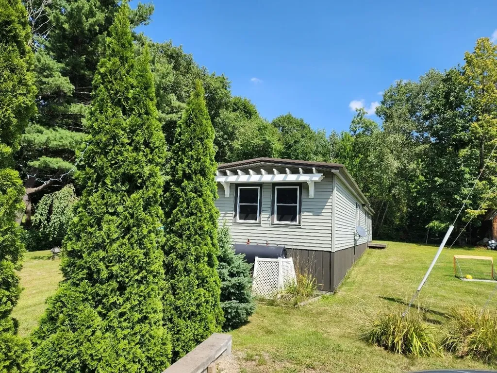 28 Cherry Street Belmont NH 03220