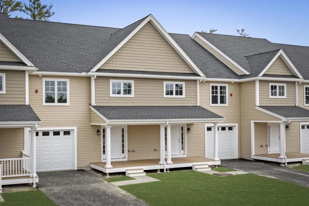 62 Centerwood Way Manchester NH 03102