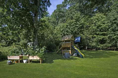 20 Quaker Street Newton NH 03858