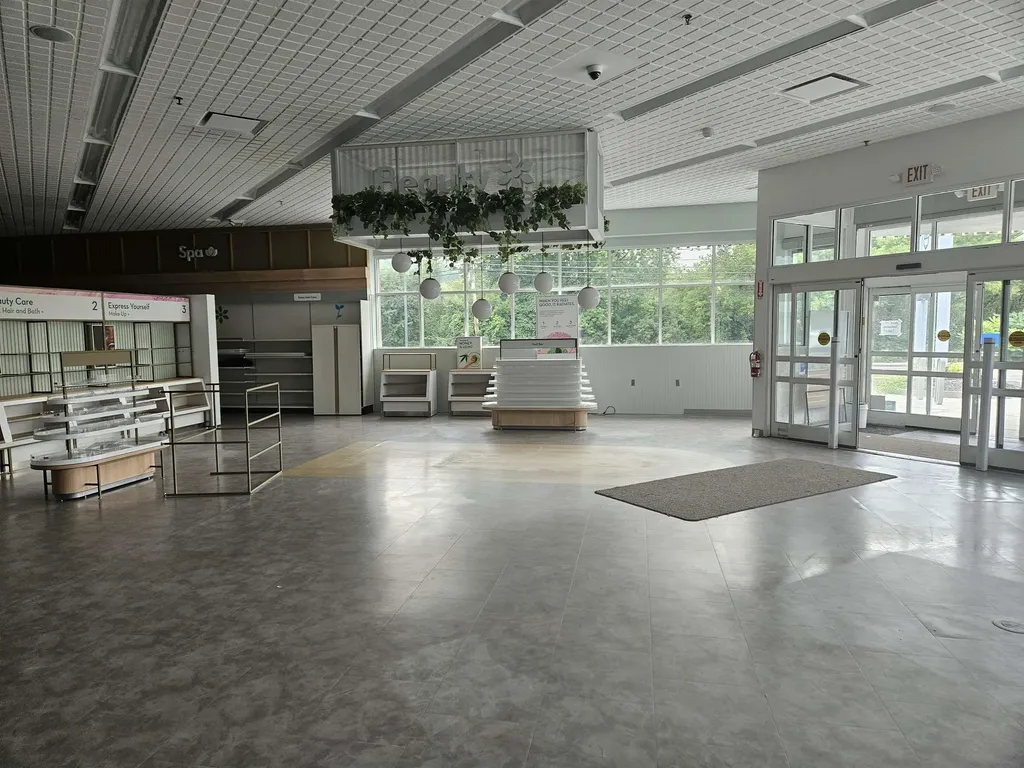 136 Meadow Street Littleton NH 03561