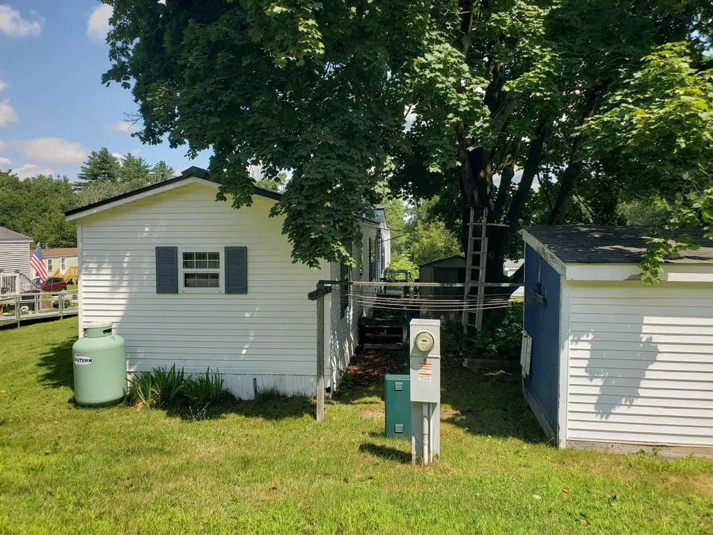 5 Parker Avenue Raymond NH 03077