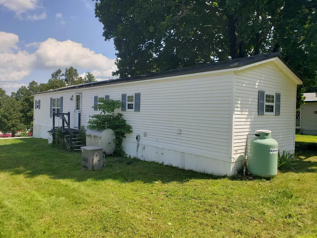 5 Parker Avenue Raymond NH 03077