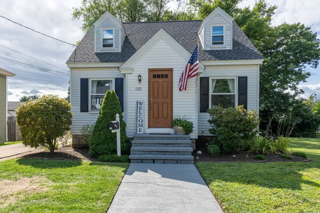 132 Mammoth Road Manchester NH 03109