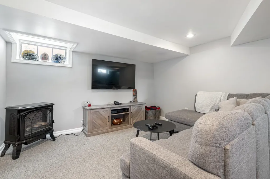 132 Mammoth Road Manchester NH 03109