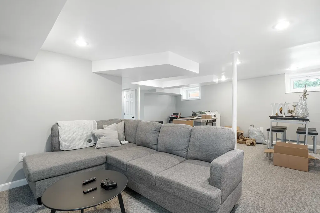 132 Mammoth Road Manchester NH 03109