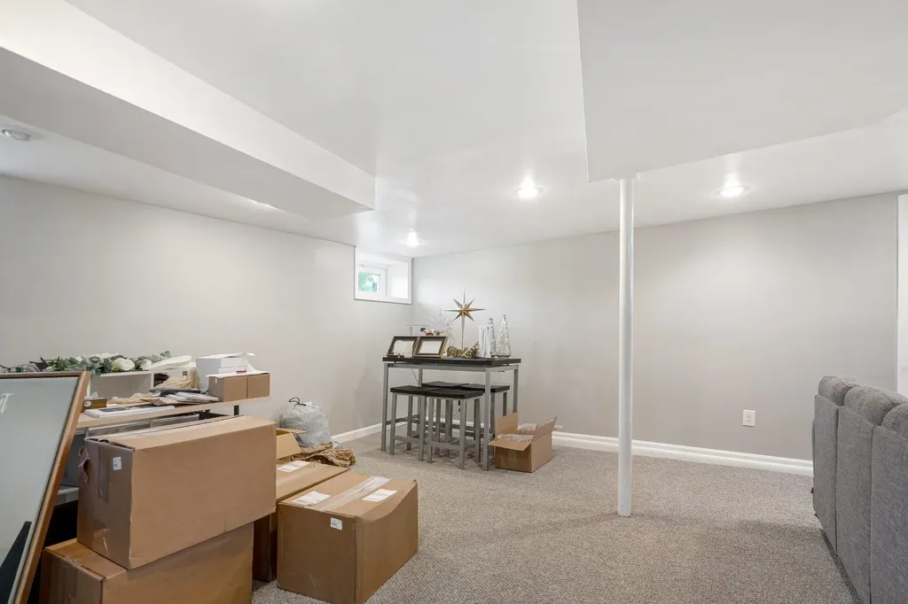 132 Mammoth Road Manchester NH 03109