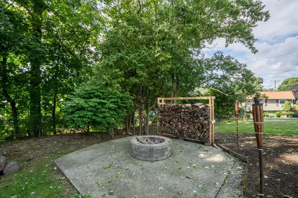 132 Mammoth Road Manchester NH 03109