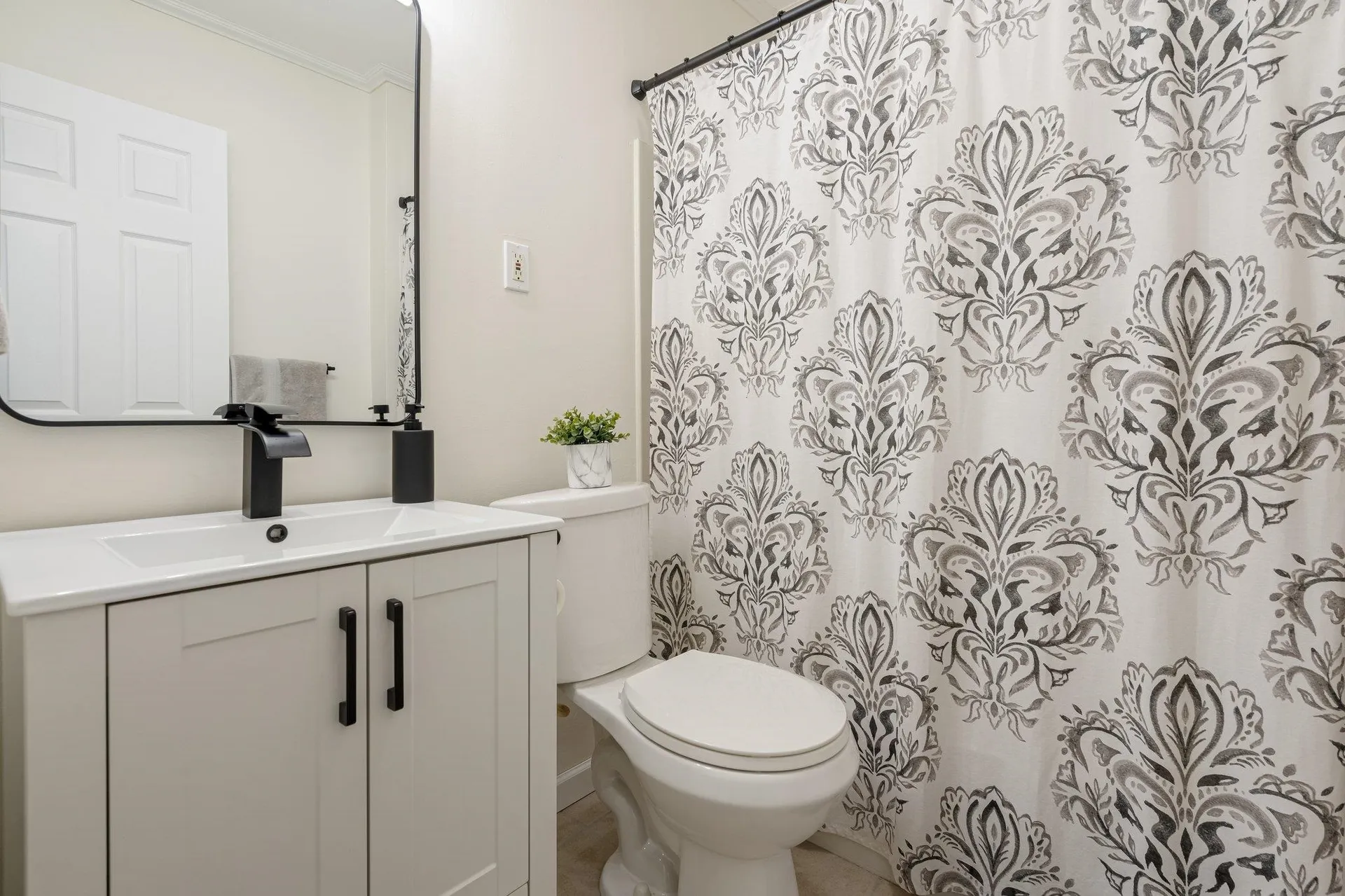 132 Mammoth Road Manchester NH 03109