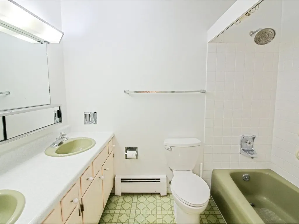 61 Woodbine Road Shelburne VT 05482