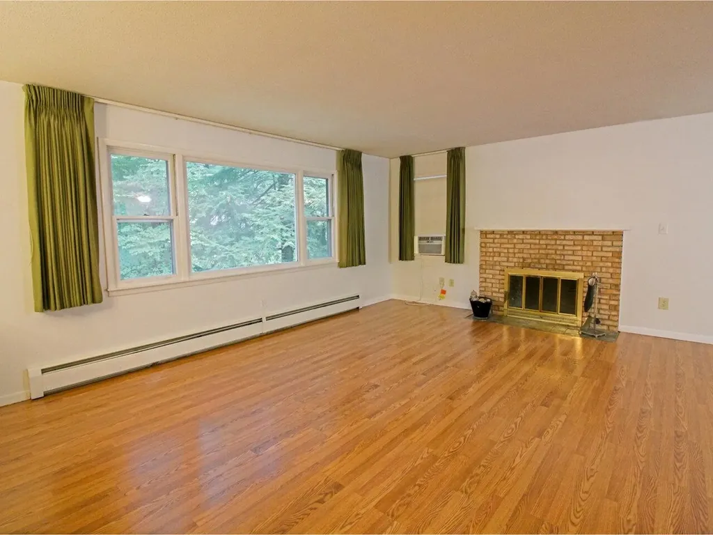 61 Woodbine Road Shelburne VT 05482