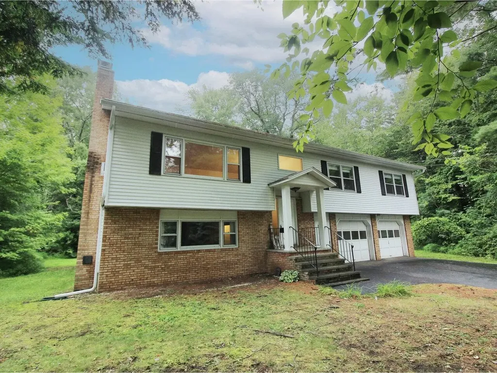 61 Woodbine Road Shelburne VT 05482