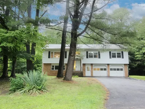 61 Woodbine Road Shelburne VT 05482