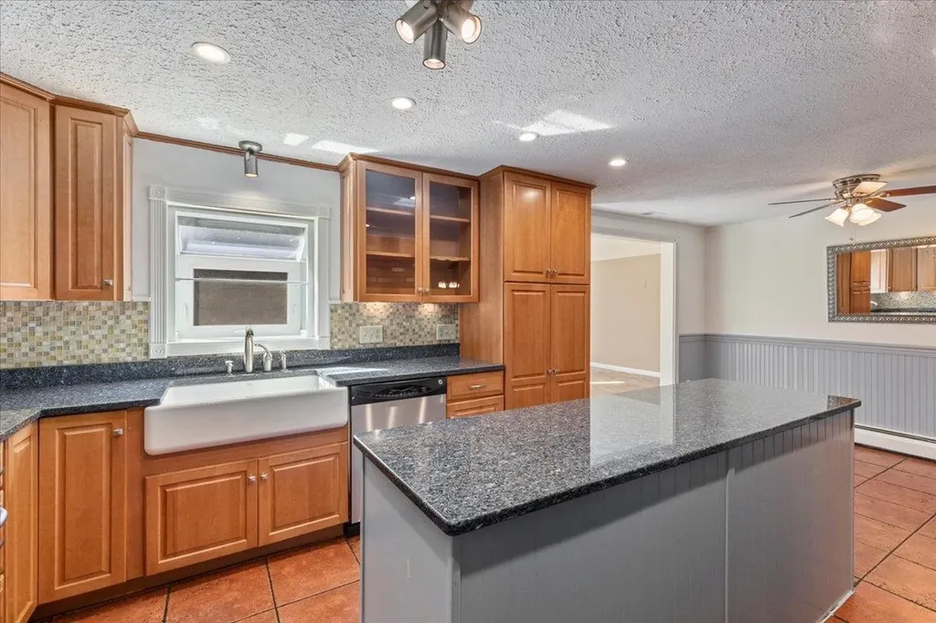 42 Gaita Drive Derry NH 03038