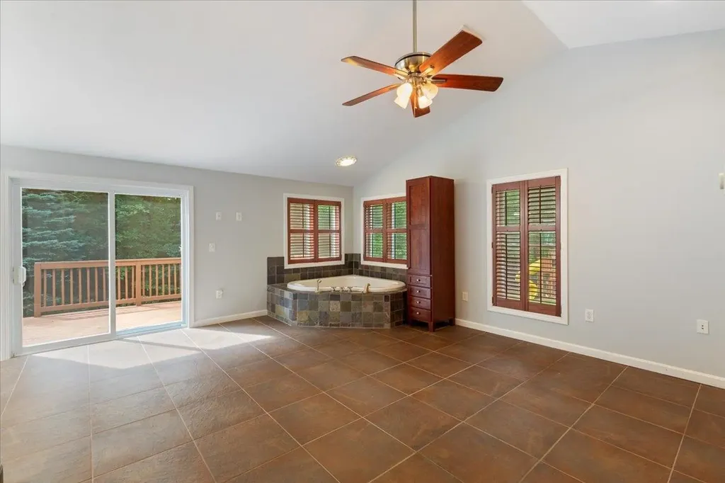 42 Gaita Drive Derry NH 03038