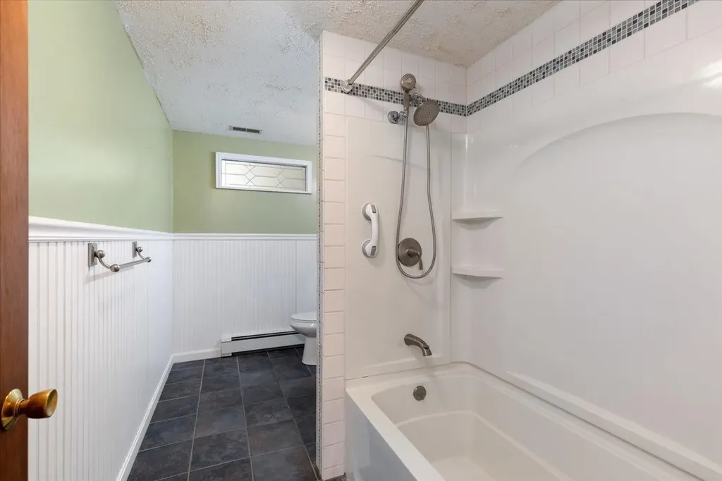 42 Gaita Drive Derry NH 03038