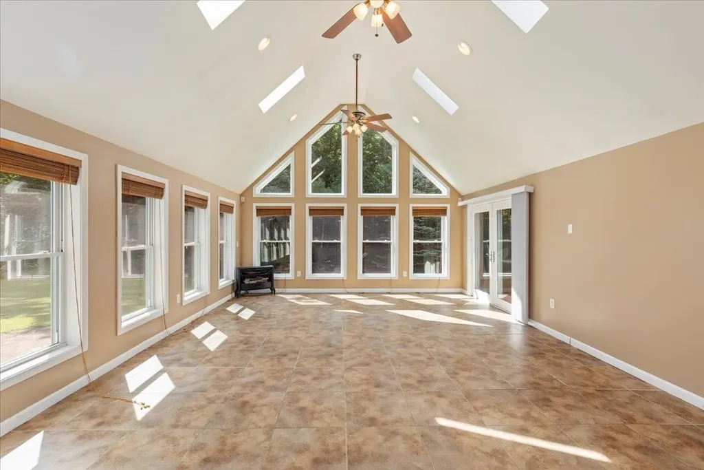 42 Gaita Drive Derry NH 03038