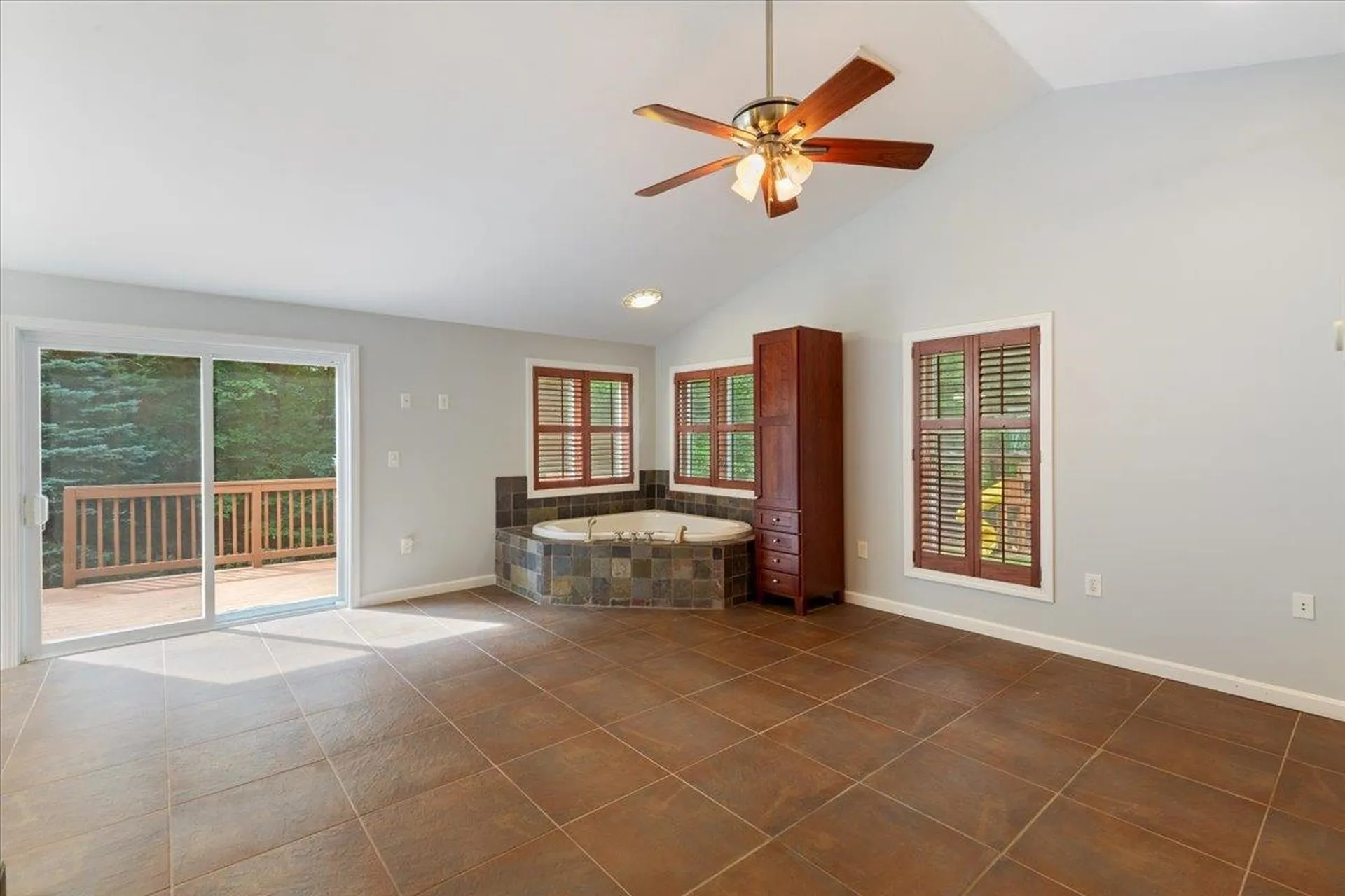 42 Gaita Drive Derry NH 03038