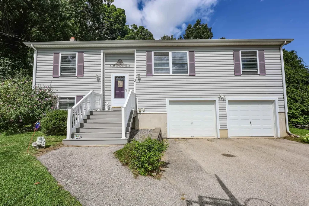 3 West Stearns Avenue Hooksett NH 03106