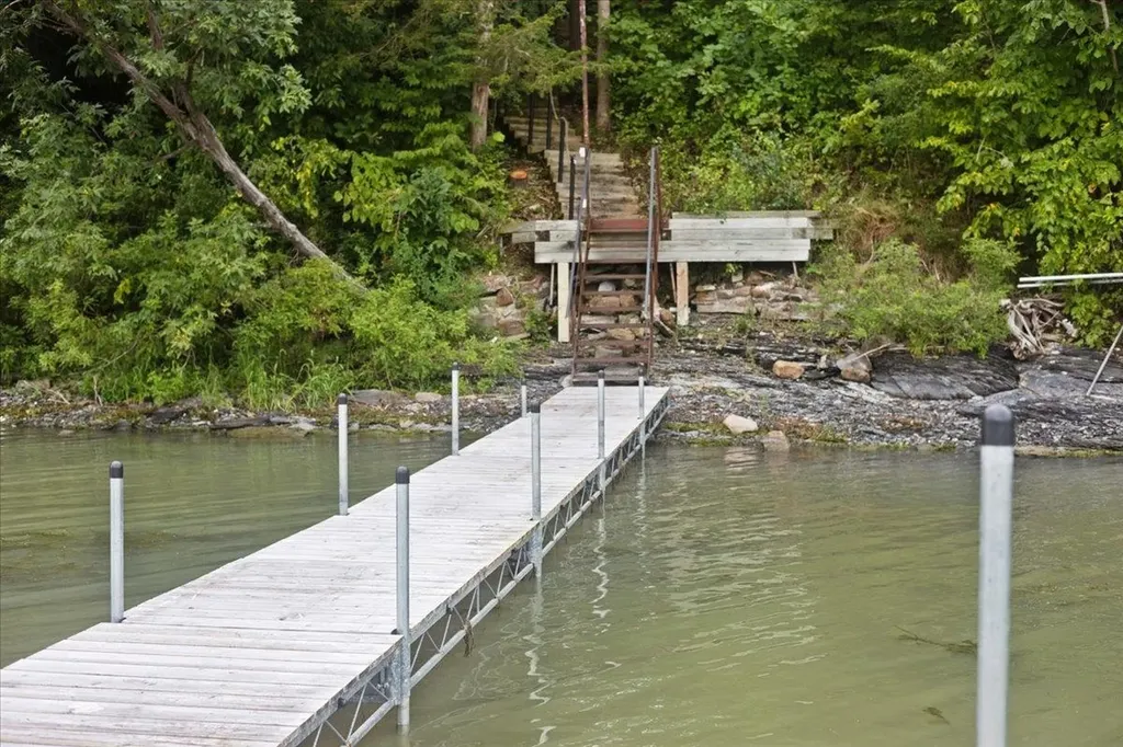 628 Delong Lane Shoreham VT 05734