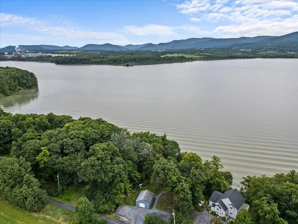 628 Delong Lane Shoreham VT 05734