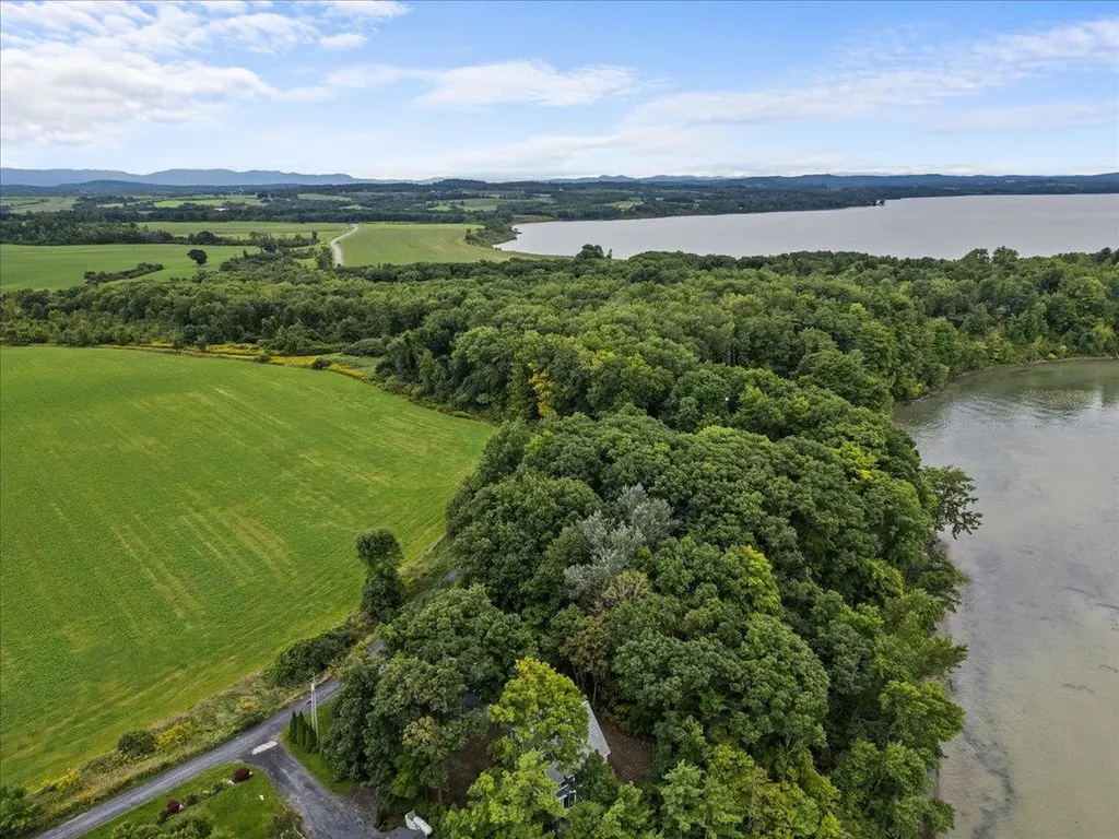 628 Delong Lane Shoreham VT 05734