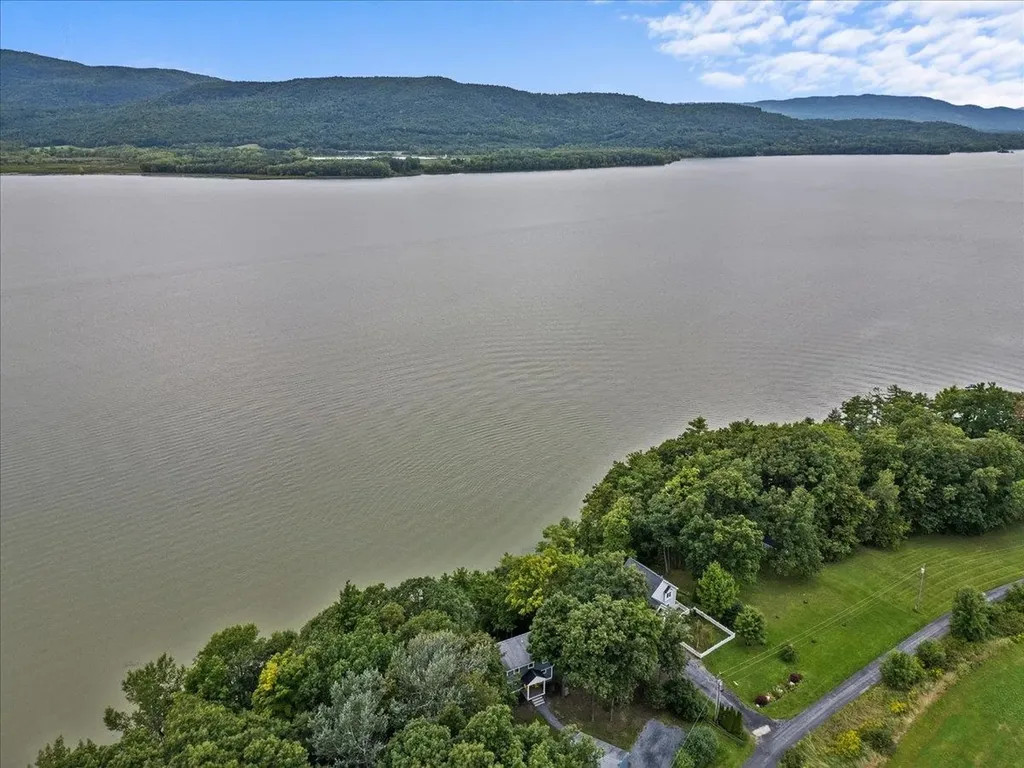 628 Delong Lane Shoreham VT 05734